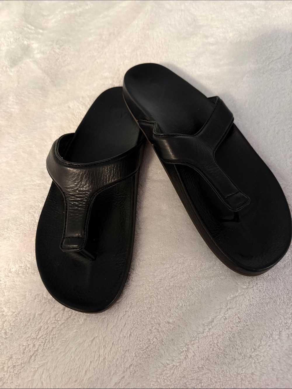 OluKai Black Leather Thong Sandals Size 9